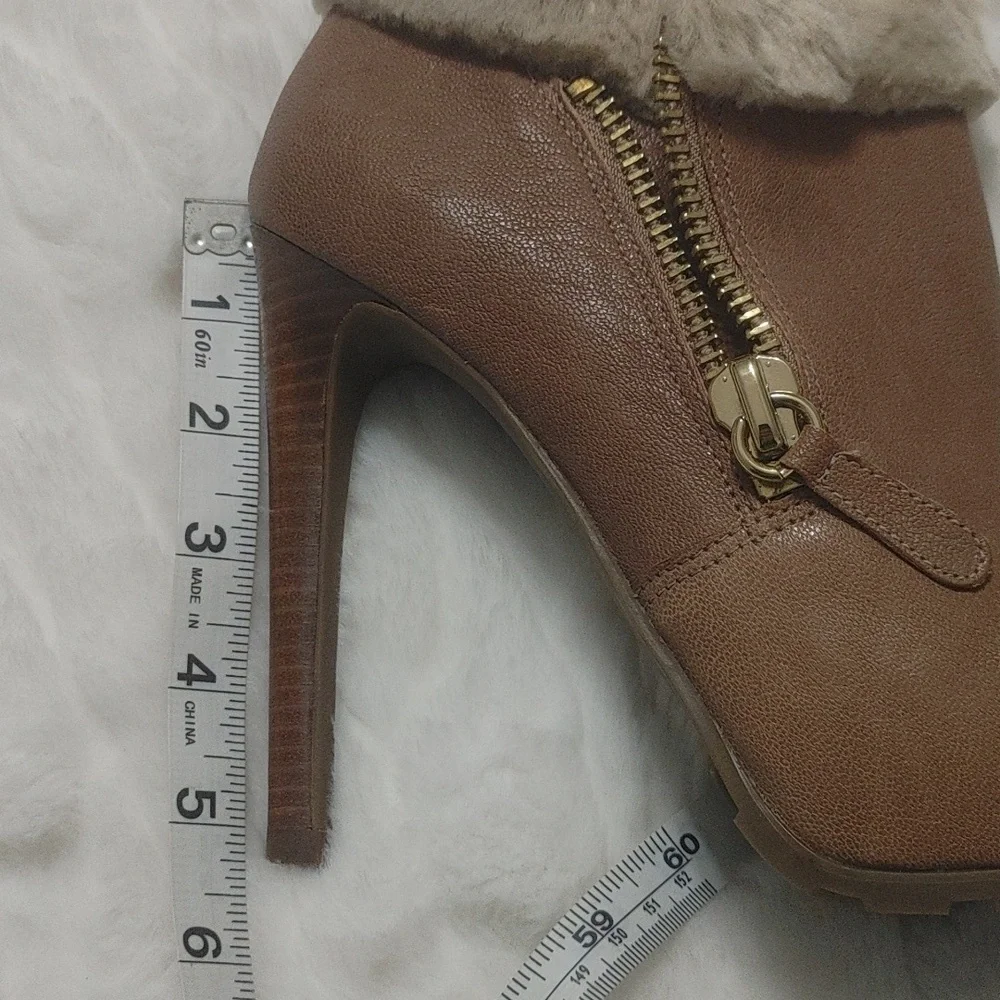 NWOT Guess Women’s Tan Leather Faux Fur Trim Ivorie Ankle Boots Size 7.5M - Picture 10 of 10